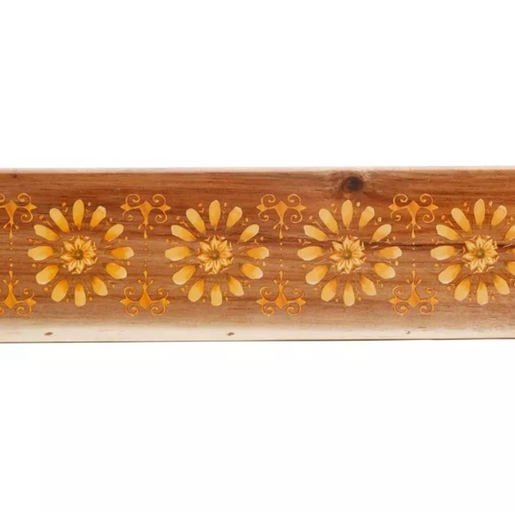 Pioneer woman, K cup holder, paintbrush or crafts organizer.  Airbnb - Picture 3 of 11